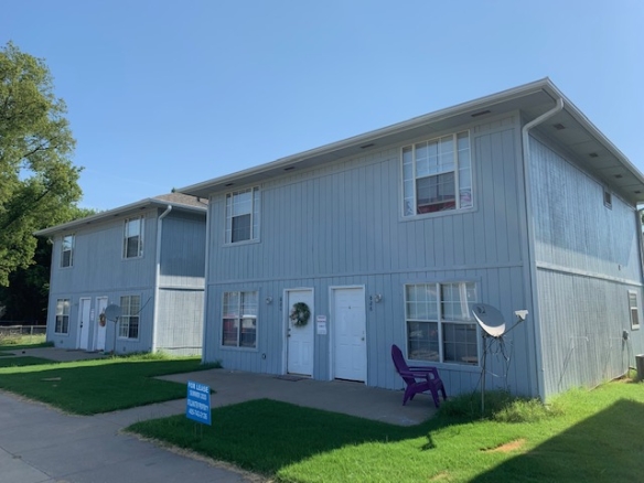 826 W. 8th (2Bed-1.5Bath) JUNE $800