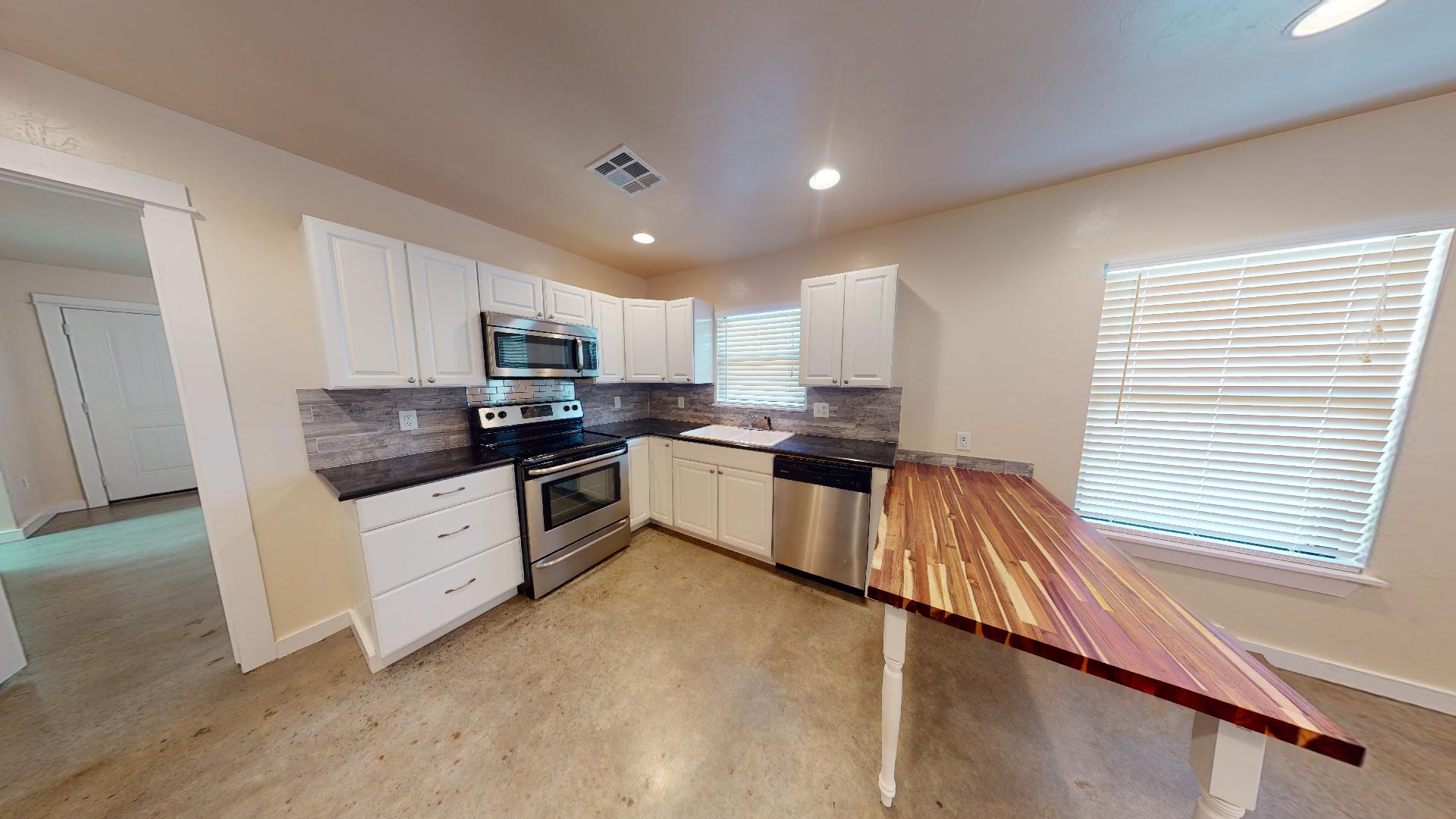6400 N. Seadog (1Bed-1Bath) NOW $800