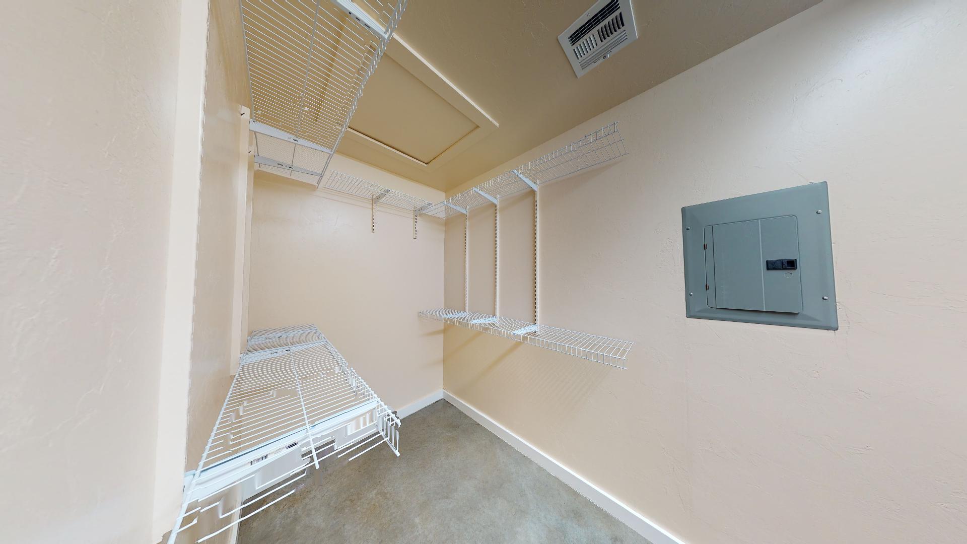 6400 N. Seadog (1Bed-1Bath) NOW $800