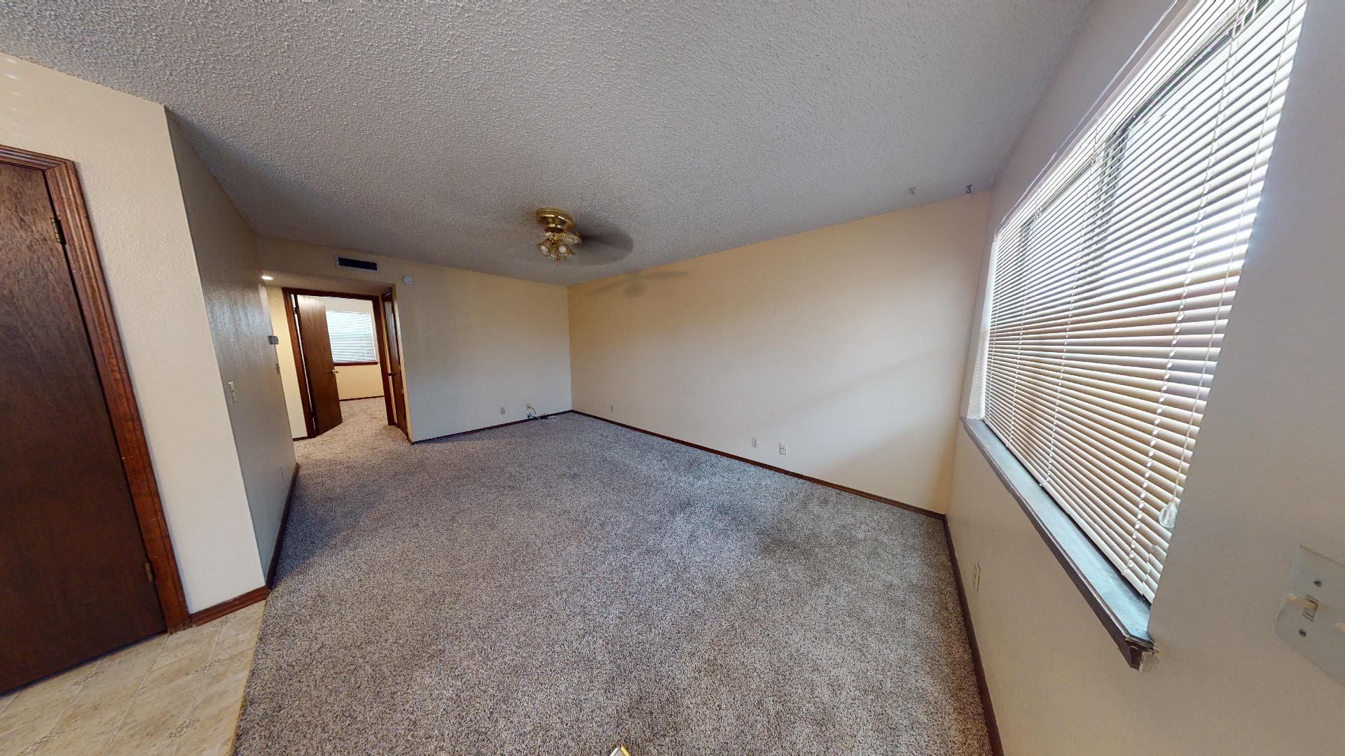 204 S. Duncan (2Bed-1Bath) Available in JULY