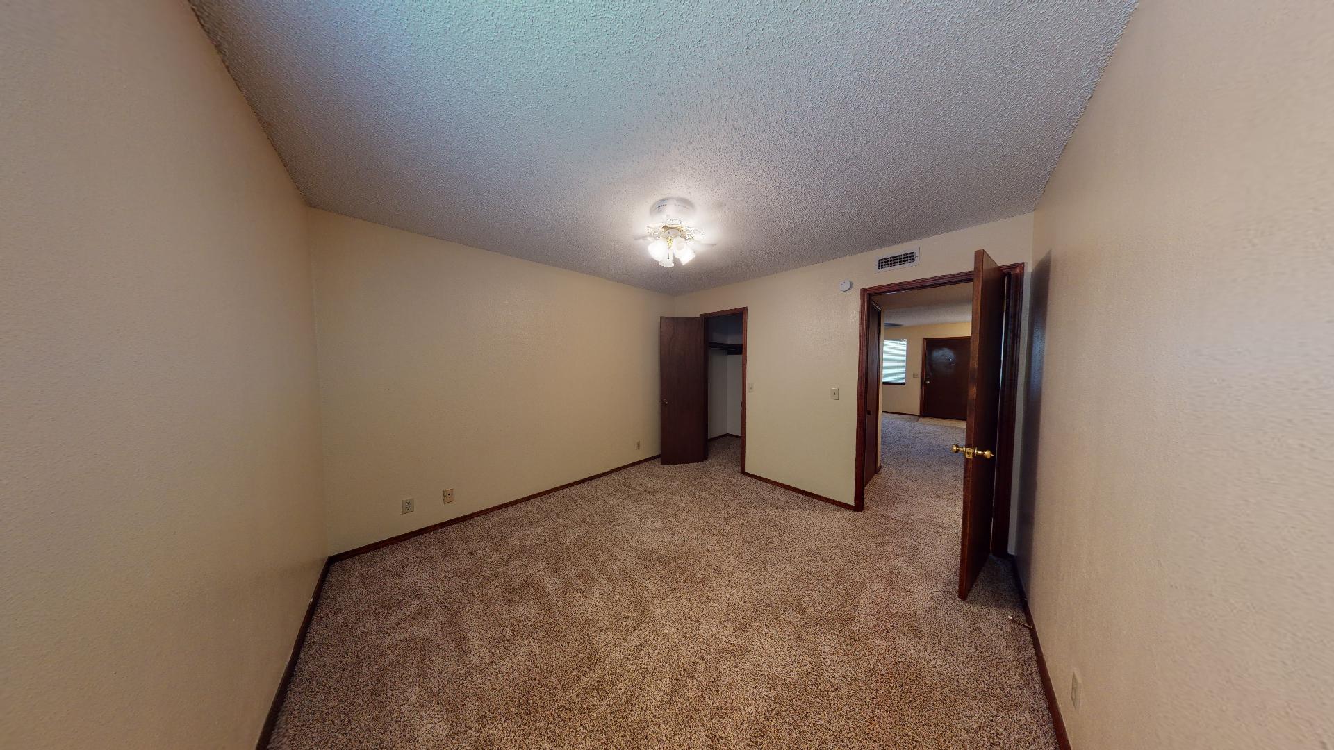 204 S. Duncan (2Bed-1Bath) Available in JULY