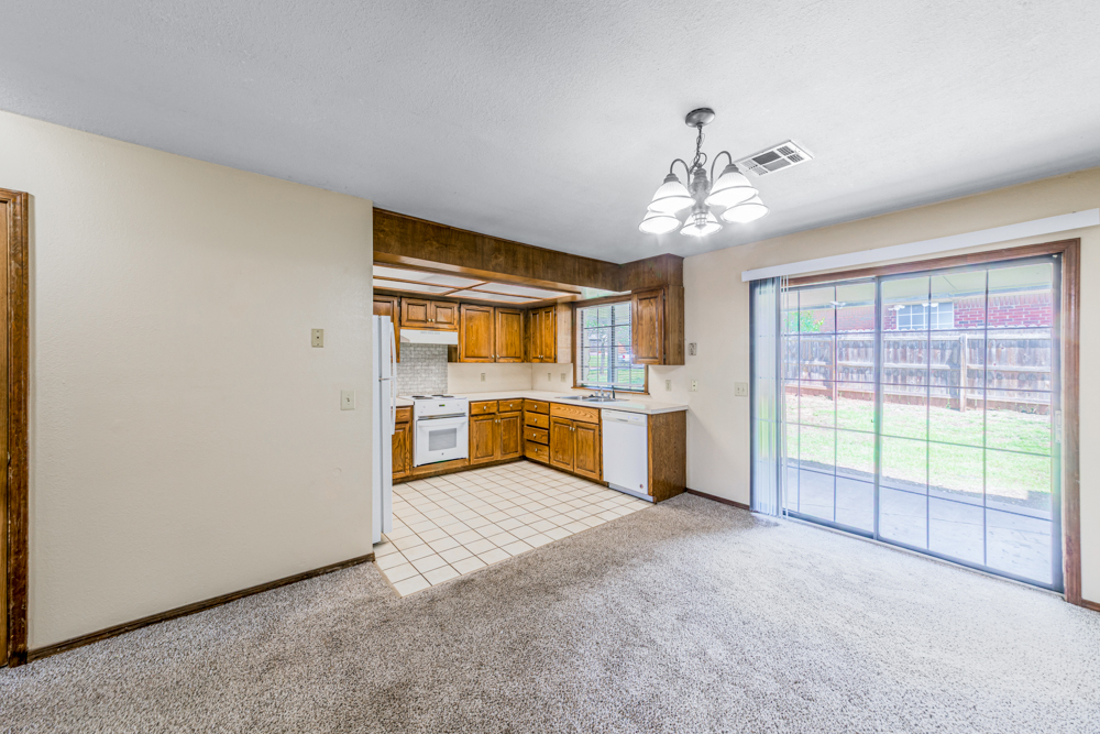 0W6A7851 4134 W. 18th(3Bed-2Bath-2Car) $1500 Month