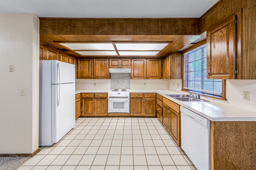 0W6A7853 4134 W. 18th(3Bed-2Bath-2Car) $1500 Month