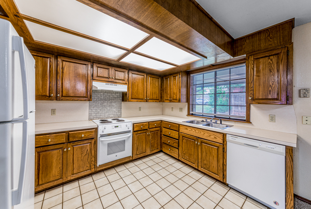 0W6A7857 4134 W. 18th(3Bed-2Bath-2Car) $1500 Month