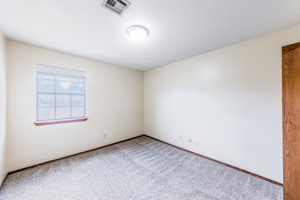 0W6A7866 4134 W. 18th(3Bed-2Bath-2Car) $1500 Month