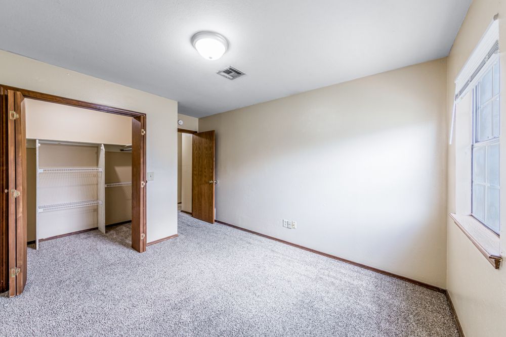 0W6A7872 4134 W. 18th(3Bed-2Bath-2Car) $1500 Month