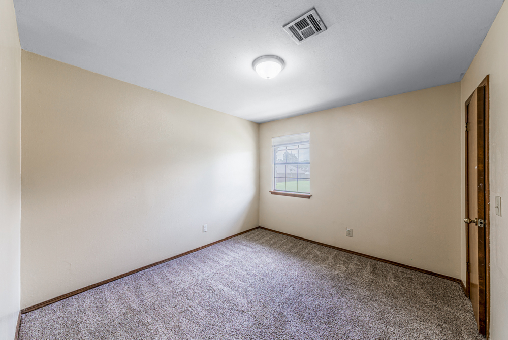 0W6A7882 4134 W. 18th(3Bed-2Bath-2Car) $1500 Month