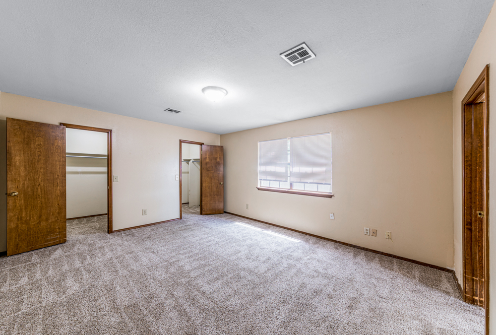 0W6A7885 4134 W. 18th(3Bed-2Bath-2Car) $1500 Month