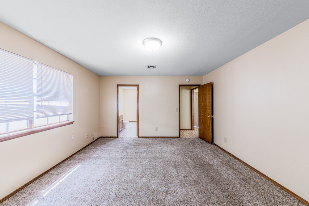 0W6A7891 4134 W. 18th(3Bed-2Bath-2Car) $1500 Month