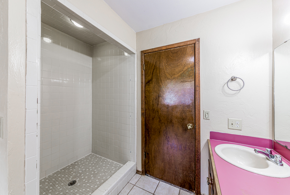 0W6A7900 4134 W. 18th(3Bed-2Bath-2Car) $1500 Month