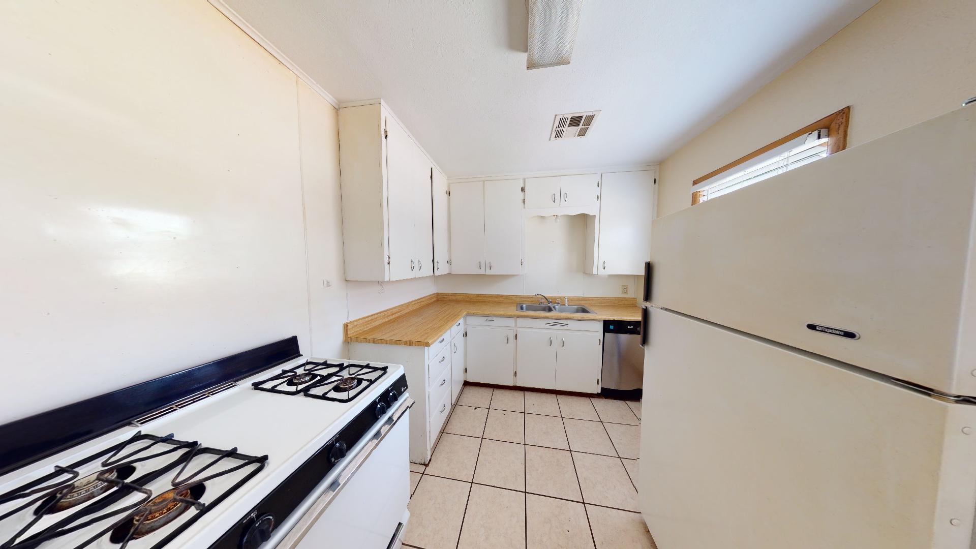 210-W-Connell-Ave-05222020_155111 210 W. Connell 1 Bed Duplex- Available JAN. 2026