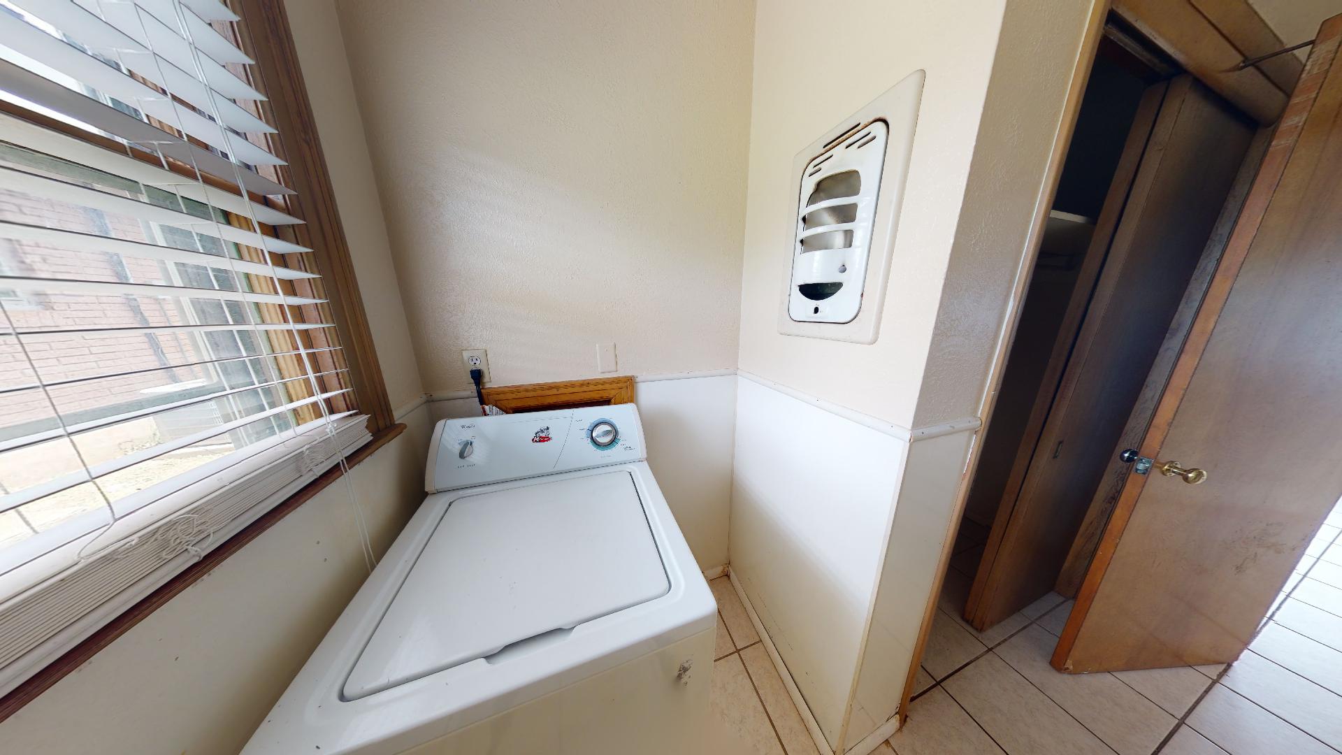 210-W-Connell-Ave-05222020_155223 210 W. Connell 1 Bed Duplex- Available JAN. 2026