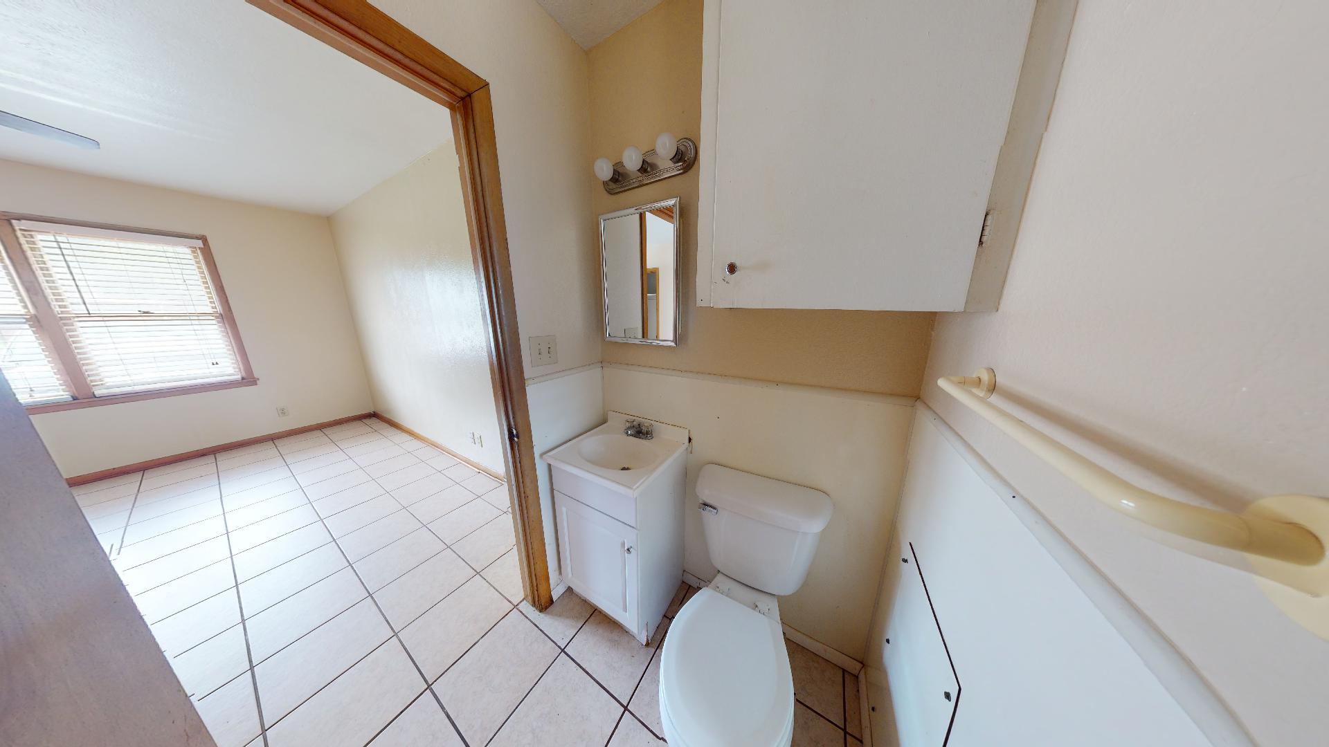 210-W-Connell-Ave-05222020_155236 210 W. Connell 1 Bed Duplex- Available JAN. 2026