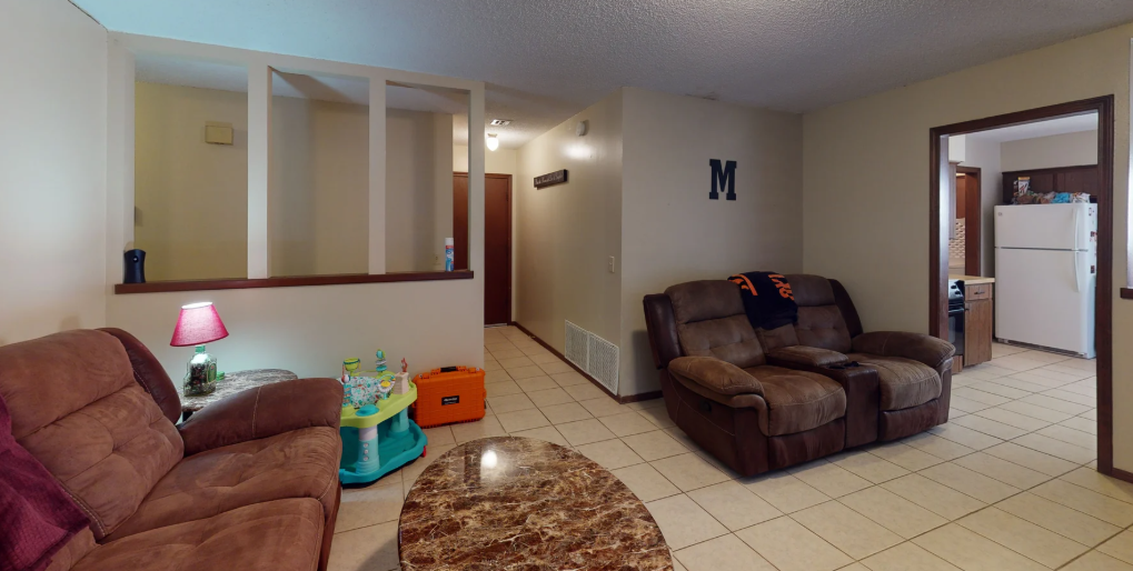 Screenshot 2026-05-19 100024 912 E. Moore 3Bed-1.5Bath-2Car $1100 JULY