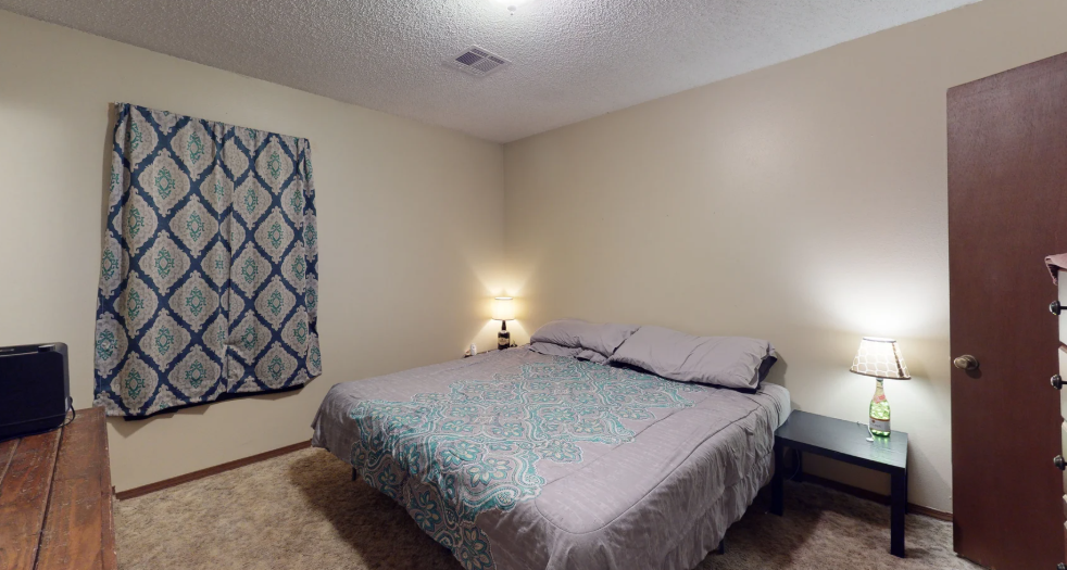 Screenshot 2026-05-19 100130 912 E. Moore 3Bed-1.5Bath-2Car $1100 JULY