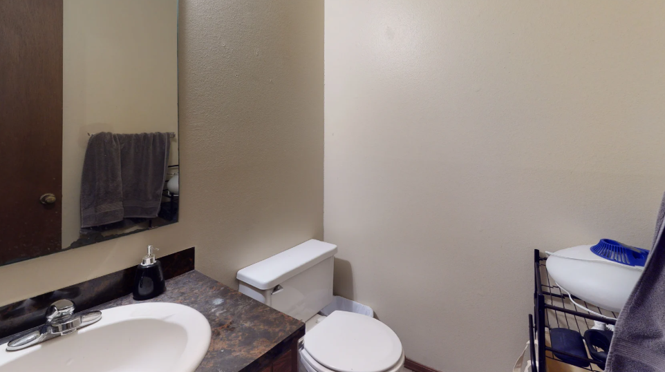 Screenshot 2026-05-19 100216 912 E. Moore 3Bed-1.5Bath-2Car $1100 JULY