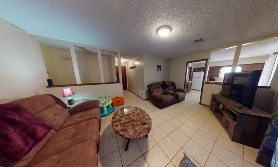Screenshot 2026-05-19 100319 912 E. Moore 3Bed-1.5Bath-2Car $1100 JULY