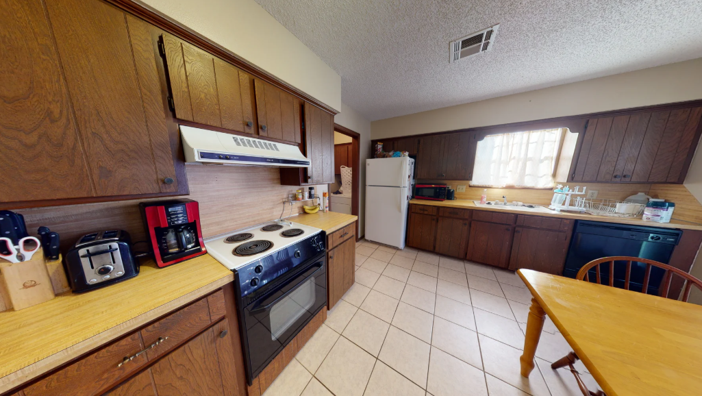 Screenshot 2026-05-19 100331 912 E. Moore 3Bed-1.5Bath-2Car $1100 JULY