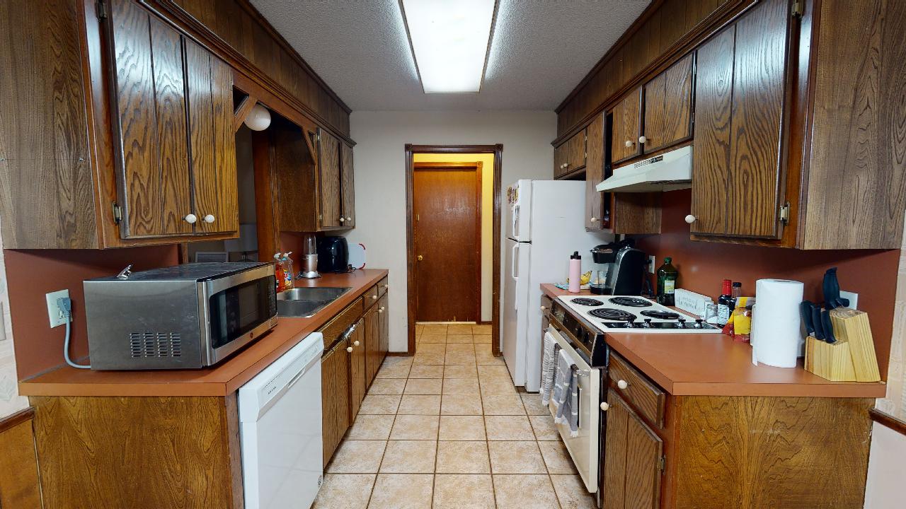 3806-W-15th-01072021_224421 3808 W. 15th (2-Bed 2-Bath 2-Car Garage) $950